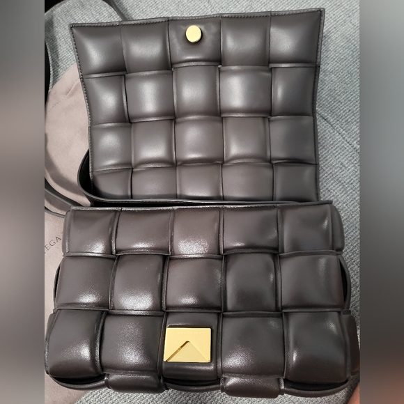 **like new** Bottega Veneta Paddes Cassette Bag (brown color) - Picture 2 of 7